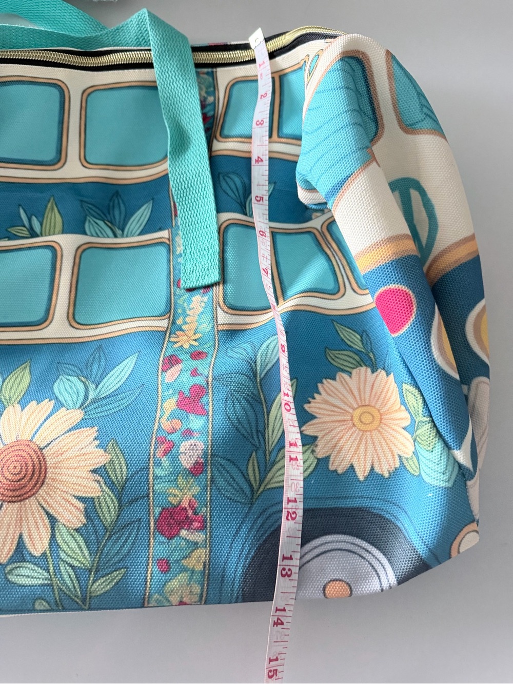 Vintage-style VW camper bus duffle bag - Picture 12 of 12